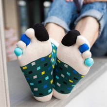 Load image into Gallery viewer, green crew socks with pattern for men