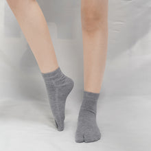 Load image into Gallery viewer, Artfasion's Two Toe Women's Socks - Comfortable and Stylish Footwear (4 Pairs)