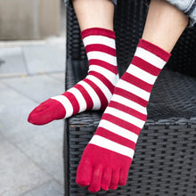Load image into Gallery viewer, red and white crew socks for men