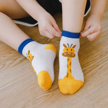 Load image into Gallery viewer, cute giraffe athletic socks for kids