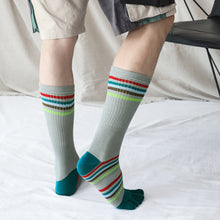 Load image into Gallery viewer, skaters executive socks for men