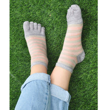Load image into Gallery viewer, stripes crew socks for women