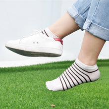 Load image into Gallery viewer, white stripes low cut socks