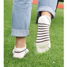 Load image into Gallery viewer, white stripes running socks for women
