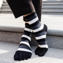 Load image into Gallery viewer, black striped athletic crew socks for men
