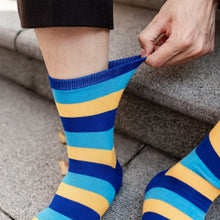 Load image into Gallery viewer, stretchable blue striped crew socks for men
