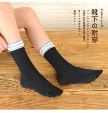 Load image into Gallery viewer, black 5 finger crew socks for women
