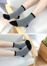 Load image into Gallery viewer, black 5 finger crew socks for women
