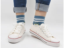 Load image into Gallery viewer, blue crew socks for sneakers women
