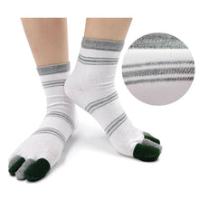 Load image into Gallery viewer, white 5 finger workout crew socks for men
